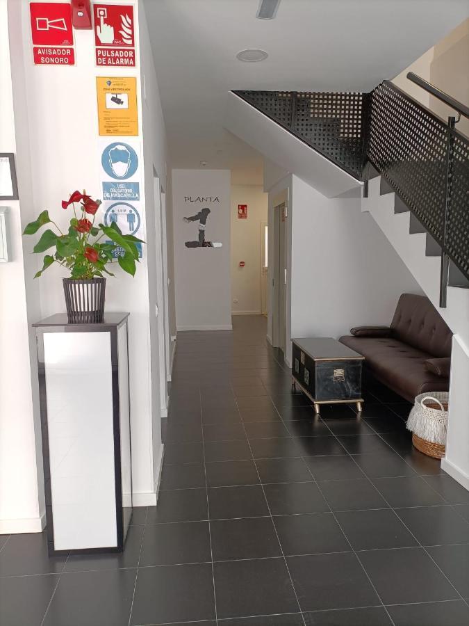 Hostal Las Encinas Villaviciosa de Odon Luaran gambar