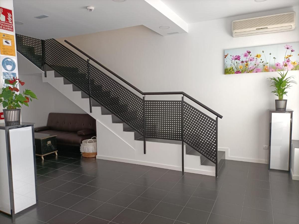 Hostal Las Encinas Villaviciosa de Odon Luaran gambar