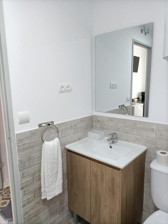 Hostal Las Encinas Villaviciosa de Odon Luaran gambar