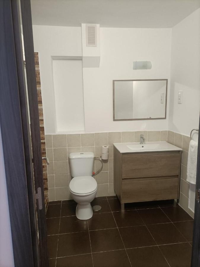 Hostal Las Encinas Villaviciosa de Odon Luaran gambar